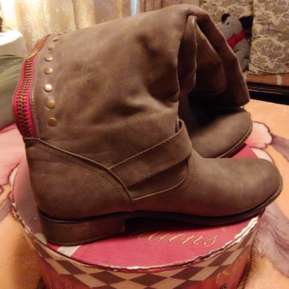 Knee high boots - Picture 2 of 5